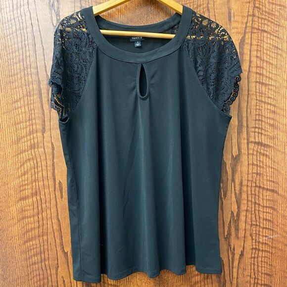 Torrid black‎ STUDIO KNIT LACE SLEEVE TOP - Picture 4 of 8